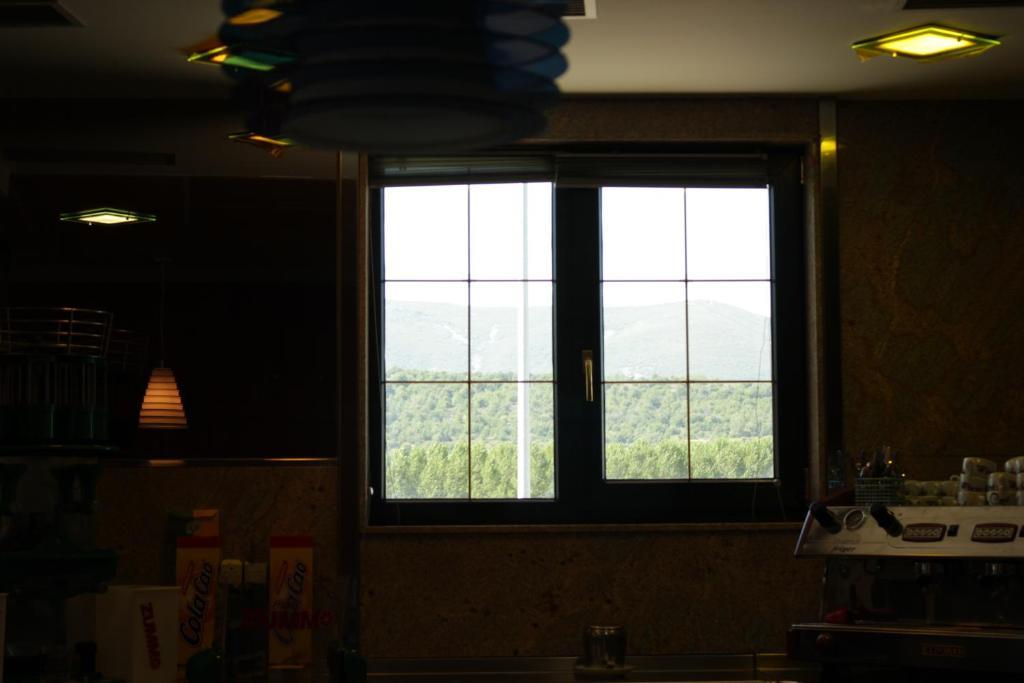 Hostal Tio Pepe II Bembibre  Bagian luar foto